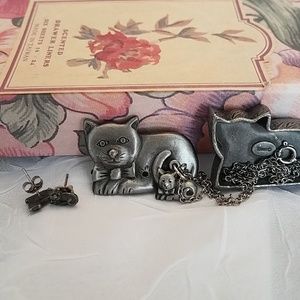 Cat Necklace w/ box * make an offer*